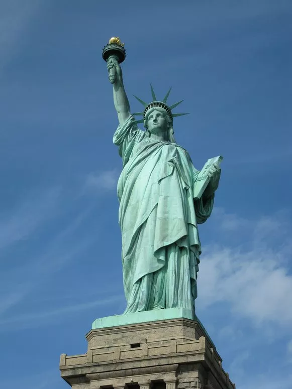 Football-Tour-New-York-Statue-Of-Liberty.height-775_ci63gag